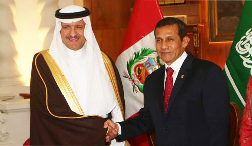  رئيس البيرو خلال استقباله الأمير سلطان بن سلمان