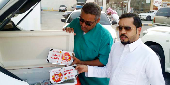 أمانة منطقة الرياض تطيح بموزعي وجبات البيك على شوارع العاصمة 