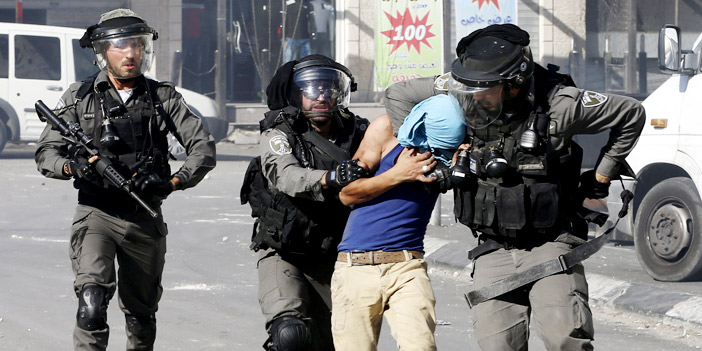  قوات الاحتلال تقوم باعتقال فلسطيني بالقدس