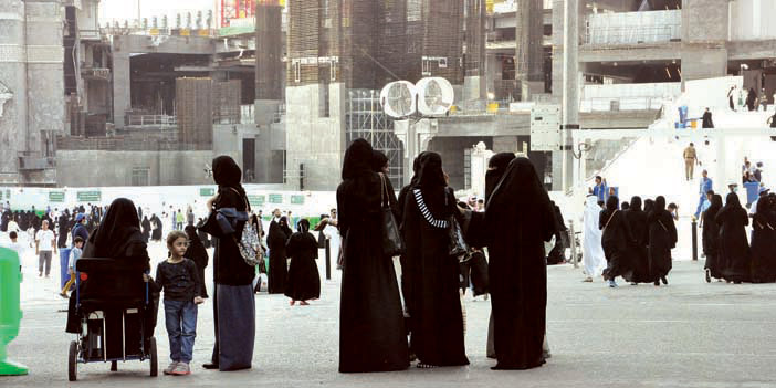 سيدات وفتيات مكة المكرمة يحيين يوم الخليف في الحرم المكي 