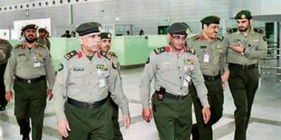 اللواء اليحيى يتفقد صالات الحجاج بمطار الملك عبدالعزيز الدولي بجدة 