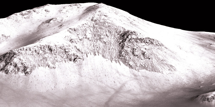  صورة بطول 100م لمنحدر بالمريخ، ويعتقد العلماء وجود مياه فيه بعد اكتشافهم أملاحا رطبة عليها