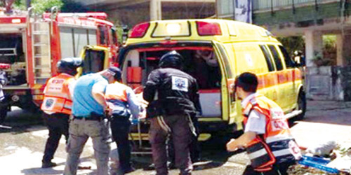  سيارة الإسعاف بالقرب من فلسطيني تم طعنه على يد يهودي