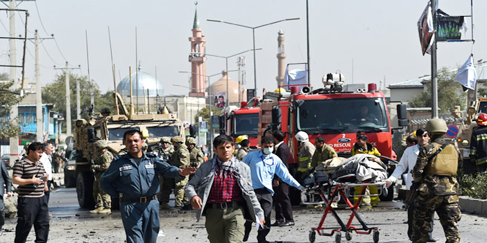  نقل المصابين بعد الهجوم الانتحاري على القوات الأجنبية بكابول