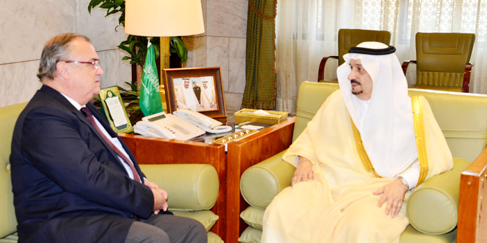  الأمير فيصل بن بندر يستقبل سفير إسبانيا لدى المملكة