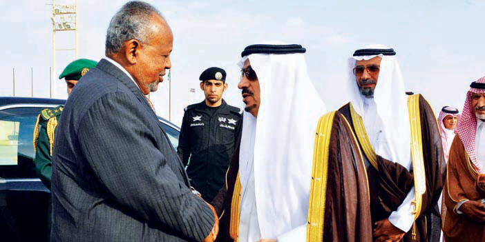  أمير منطقة الرياض في وداع الرئيس الجيبوتي لدى مغادرته الرياض