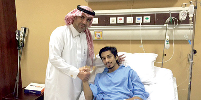  عبدالله القريني مع الحشّان في المستشفى