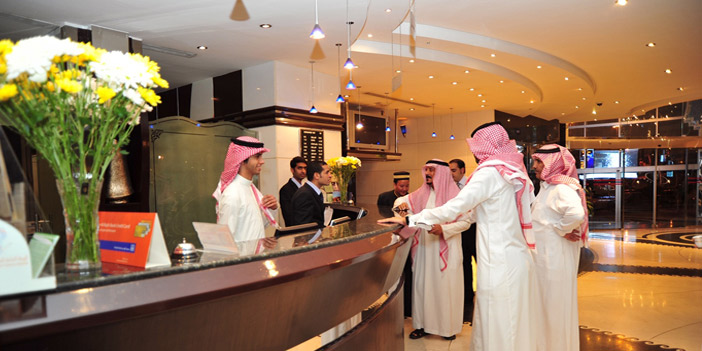  سعوديون يعملون في قطاع الفنادق