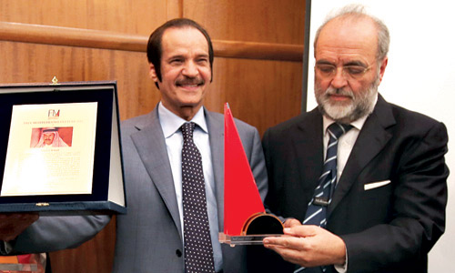  ميشيل كباسو يتوج رئيس التحرير بالجائزة العالمية