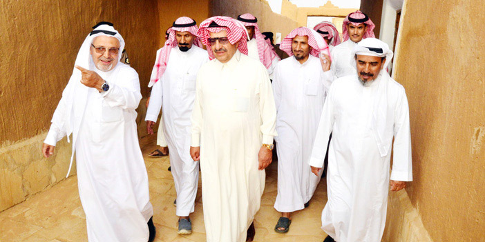 الأمير سلطان بن محمد يزور قرية علقة التراثية 