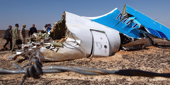  ما تبقى من حطام الطائرة الروسية في سيناء في انتظار نتائج التحقيقات 	