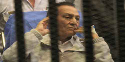  الرئيس المعزول حسني مبارك خلال جلسات المحاكمة