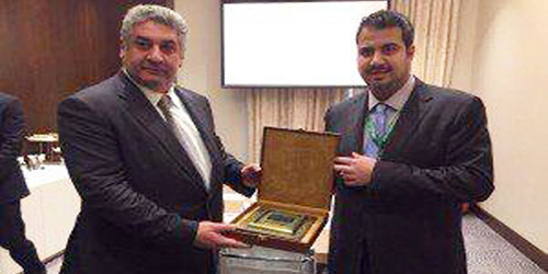 الأمير عبدالحكيم بن مساعد يسلّم وزير الرياضة الأذربيجاني هدية تذكارية