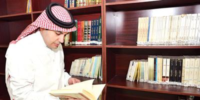 وزير الثقافة والإعلام يتفقد المكتبة العامة بحي النسيم 