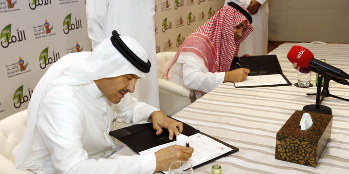  الأمير سلطان بن سلمان والشيخ وليد آل إبراهيم يوقعان الاتفاقية