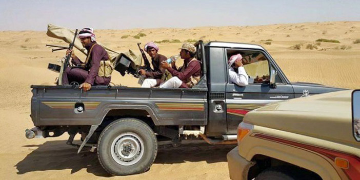  سيارة تنقل مجموعة من المقاومة الشعبية اليمنية