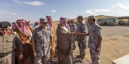  الأمير فهد بن بدر لدى وصوله مراكز حرس الحدود