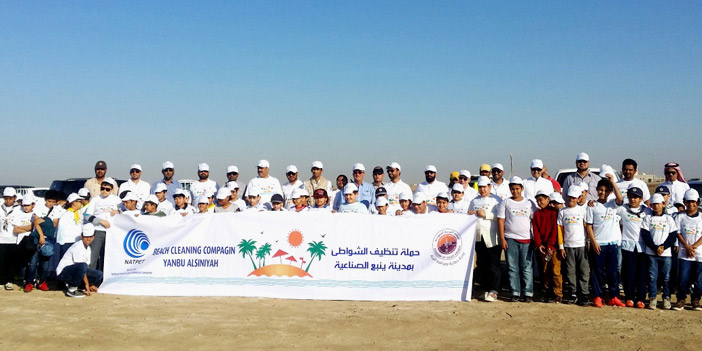  المشاركون في حملة تنظيف الشواطئ بينبع