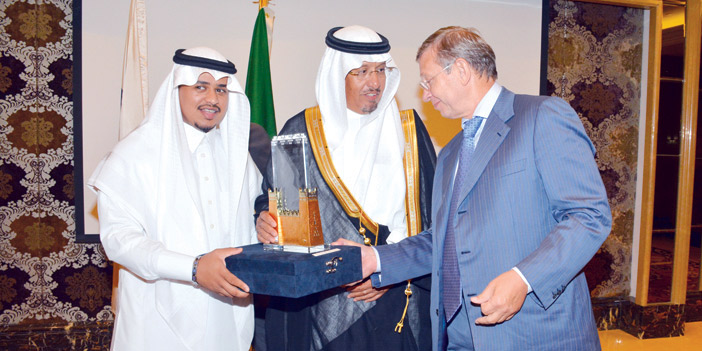  الكريديس يكرم د. فلاديمير رئيس مجلس الأعمال الروسي السعودي