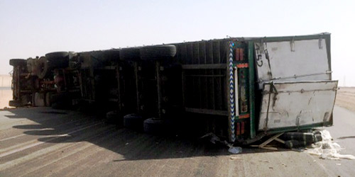  من حادث الانقلاب لشاحنة على طريق الحوطة - الحائر الجديد