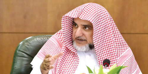  الوزير آل الشيخ خلال رئاستة للندوة