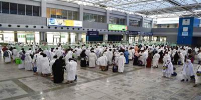 مطار الملك عبدالعزيز الدولي يستقبل طلائع المعتمرين 
