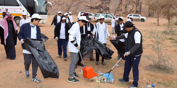  طلاب تعليم حائل يشاركون في تنظيف المنتزه البري