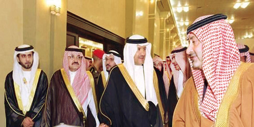  الأمير سلطان بن سلمان في جناح مؤسسة الملك سعود