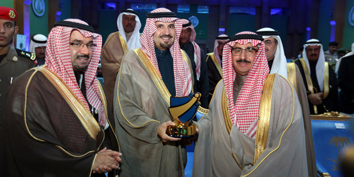  الأمير فهد بن بدر بعد افتتاحه ملتقى نبراس