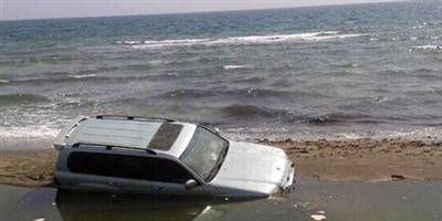 وفاة امرأة وطفلها في غرق سيارة بالواجهة البحرية بينبع 