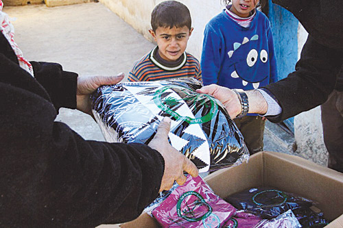 6500 قطعة شتوية قدمتها الحملة الوطنية السعودية للاجئين السوريين في تركيا 