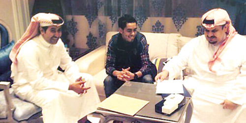  لقطة من توقيع عزوز لعقده الجديد مع الهلال