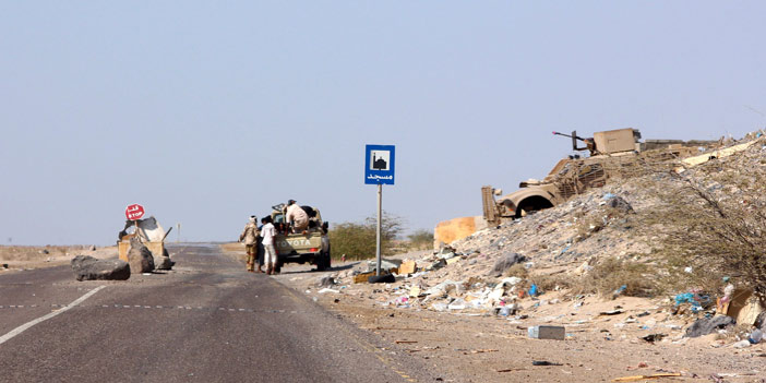  قوات موالية للرئيس هادي في إحدى نقاط القتال بتعز
