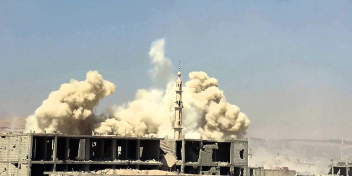  طيران الأسد يلقي أكثر من 50 برميلاً متفجّراً على داريا