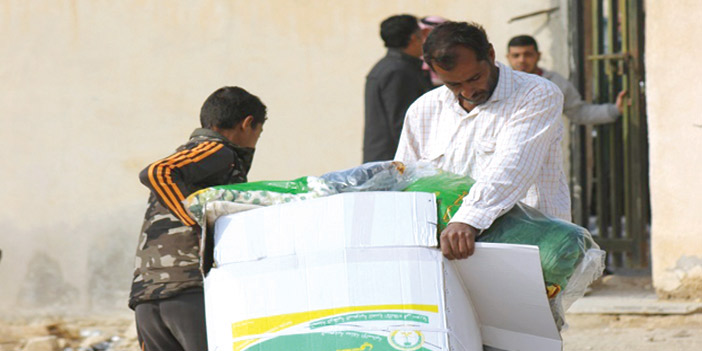 الحملة الوطنية السعودية توزع 14 ألف قطعة شتوية متنوعة على اللاجئين السوريين 