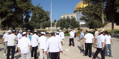 اليهود يستمرون باقتحامهم باحات المسجد الأقصى 