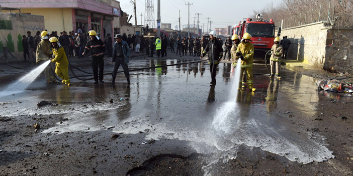  رجال الإطفاء الأفغان ينتشرون قرب موقع التفجير الانتحاري