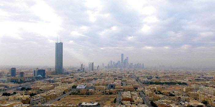  السحب الركامية تغطي سماء العاصمة الرياض
