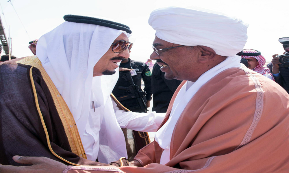 خادم الحرمين يستقبل قادة الدول المشاركين في قمة الرياض