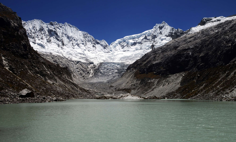 الاحتباس الحراري يهدد أعلى سلسلة جبال استوائية في العالم