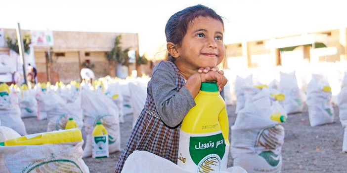 مركز الملك سلمان للإغاثة والأعمال الإنسانية يبدأ توزيع 100 ألف سلة غذائية في تعز 