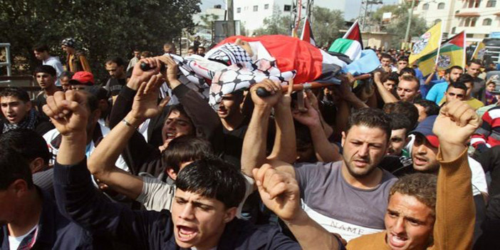 الفلسطينيون يشيعون أحد الشهداء