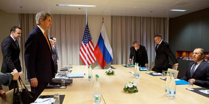 وزيرا خارجية أمريكا وروسيا خلال مباحثاتهما حول سوريا في زيورخ أمس