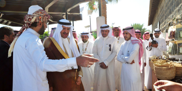 الأمير سلطان بن سلمان يزور فعاليات المتحف