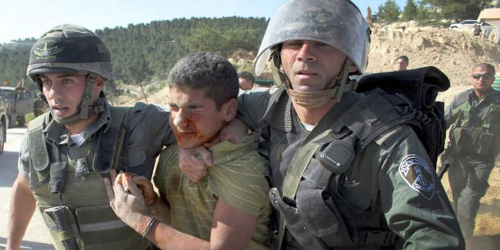  450 طفلاً فلسطينياً يقبعون في سجون الاحتلال الإسرائيلي