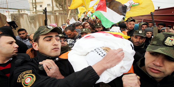 تشييع جنازة أحد الشهداء الفلسطينيين الذين قتلتهم إسرائيل