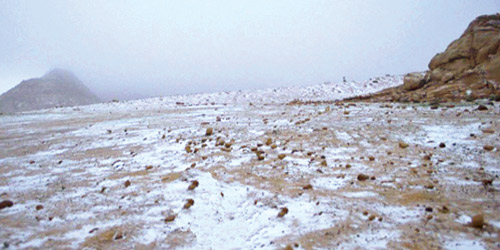  صورة متداولة لسقوط الثلج على جبال الظهر بتبوك