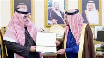 الأمير فيصل بن مشعل يكرم أمانة منطقة القصيم 