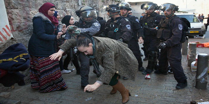  جنود الاحتلال يعتدون على النساء الفلسطينيات في القدس القديمة أمس