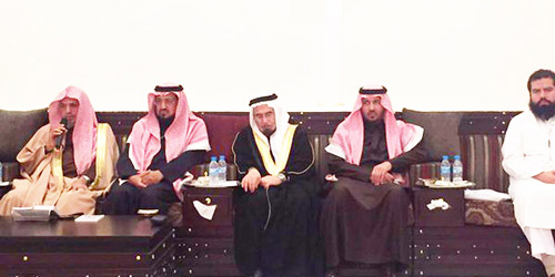  الأمير سعود بن سلمان مستقبلاً ضيوف المؤتمر